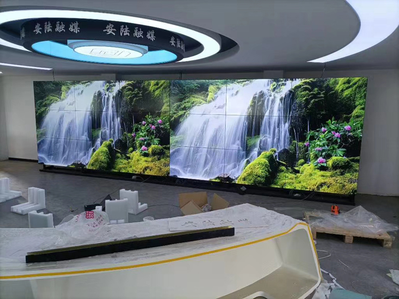 液晶拼接屏-LG55寸3.5MM3x8